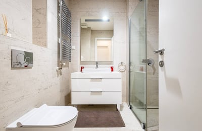 Location longue durée d’un appartement élégant de 3 pièces, 88 m², Skyline Residence, Belgrade, Serbie